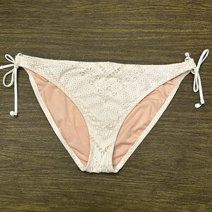 Rod Beattie, Bleu. Bikini bottoms size 12. White